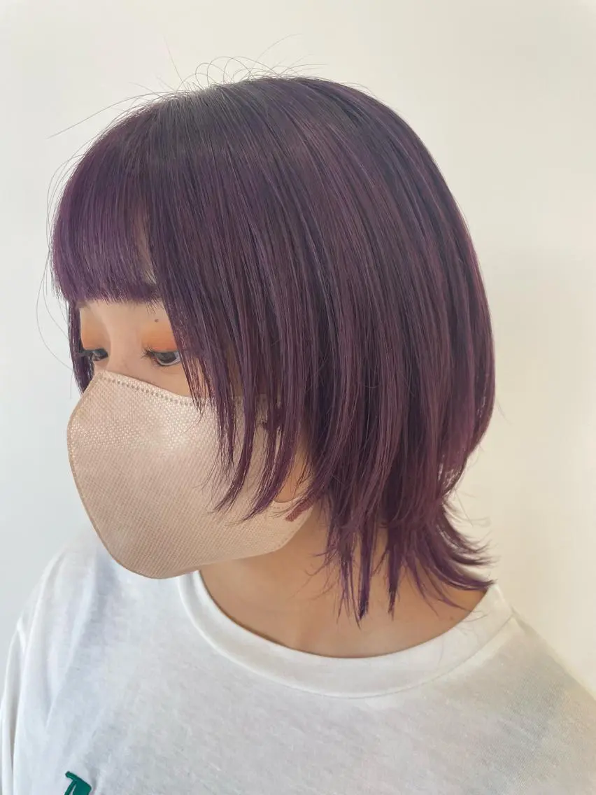 ミディアム パープルカラー 顔周りカット 小顔カット ウルフカット ヘアカラー トリートメント 山田 まどかのヘアスタイル