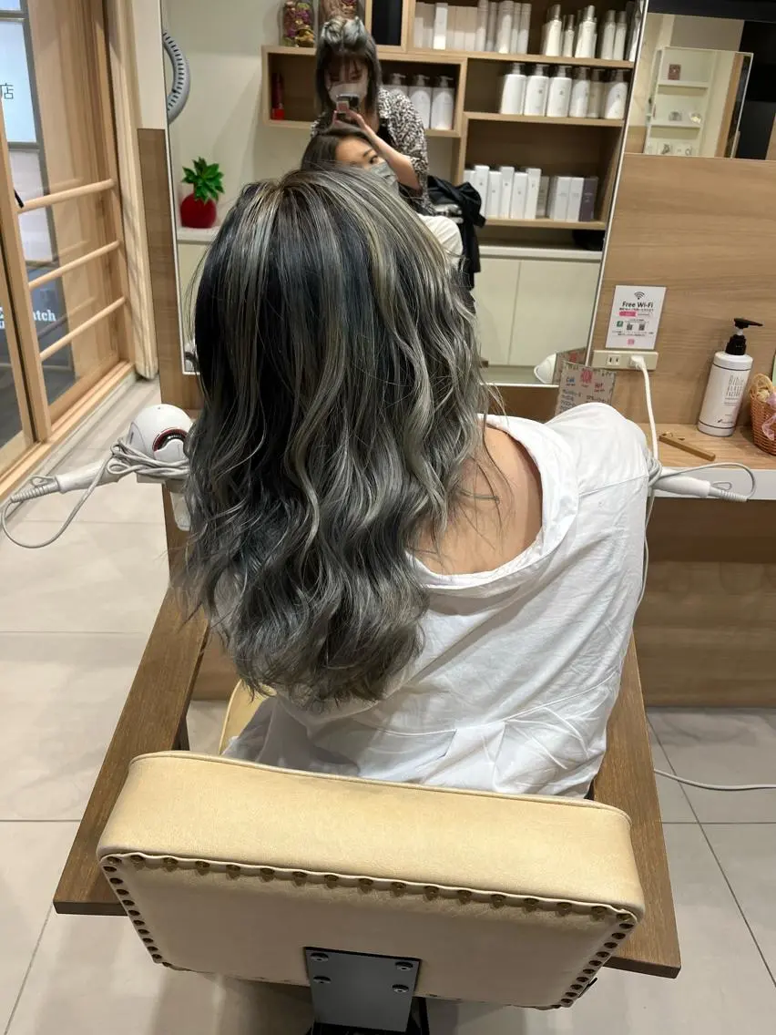 セミロング レイヤーカット 🟣niw SHUNNA🟣のヘアスタイル