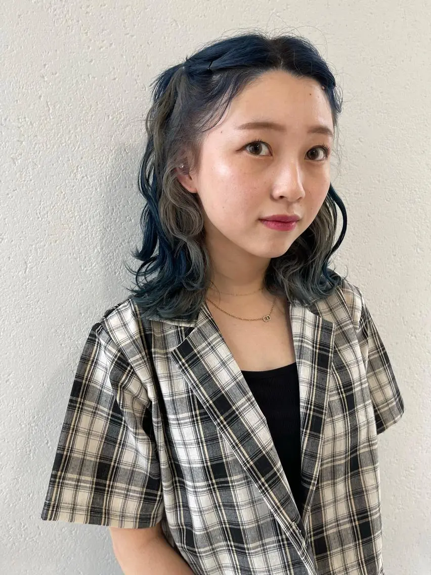 ミディアム カラー ブルーカラー グレージュ 市村 香多のヘアスタイル