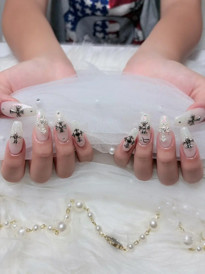 ネイル 長さ出し ジェルネイル ガーリー キラキラネイル 韓国ネイル ハンドネイル Huyn Nail Shinjyukuのネイルデザイン