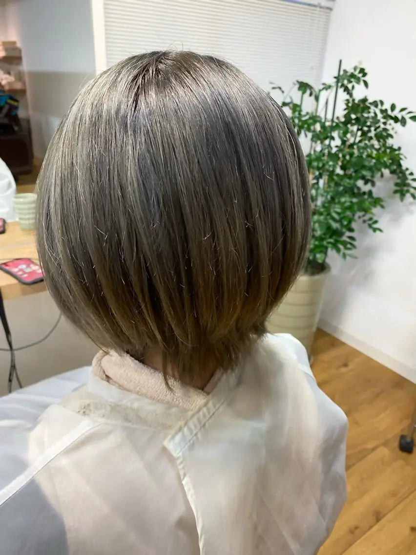 ショート カラー サロン ド ソワのヘアスタイル