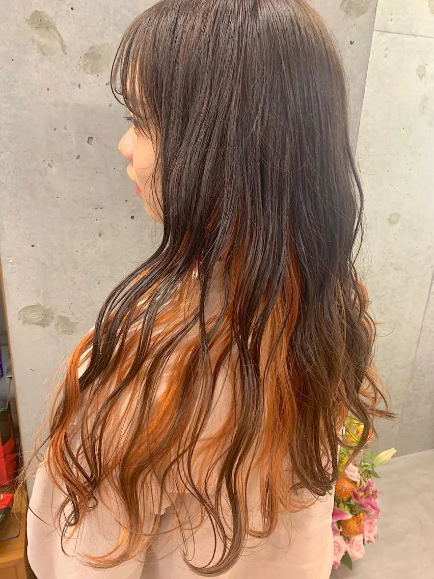 ロング カラー ヘアアレンジ インナーカラー オレンジ サナ🌱 切りっぱなしボブのヘアスタイル