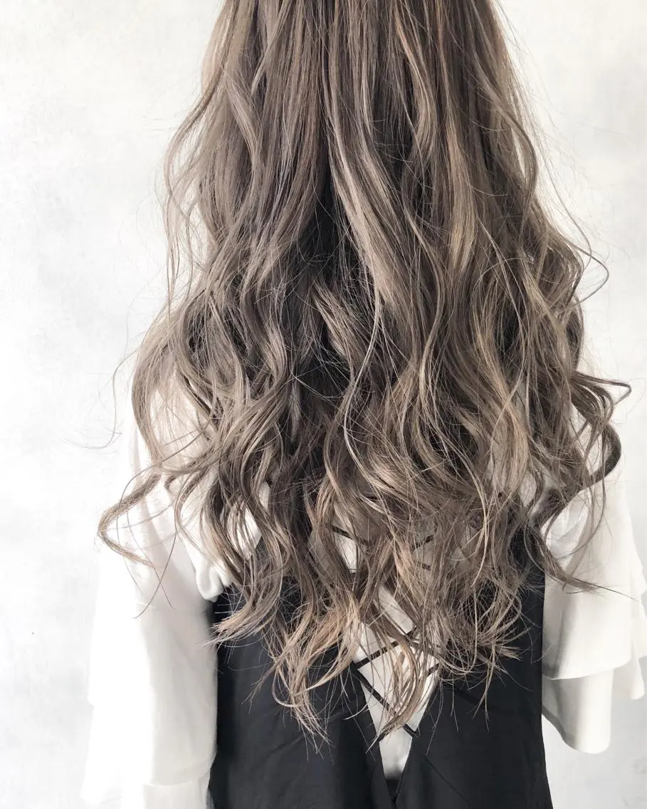 ロング ハイライト 小澤大輔 YOLO hairのヘアスタイル