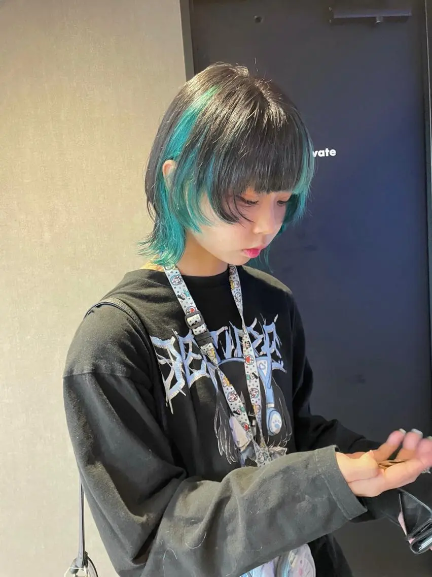 ショート カラー デザインカラー ウルフカット カット ヘアカラー トリートメント さと ちはるのヘアスタイル