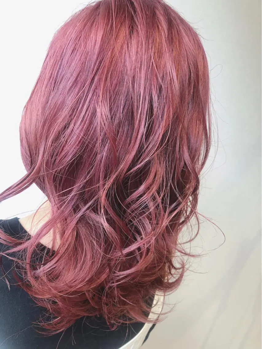 ミディアム カラー ヘアアレンジ ベージュカラー ブリーチ ピンクカラー バイオレットカラー 久保田 茜のヘアスタイル