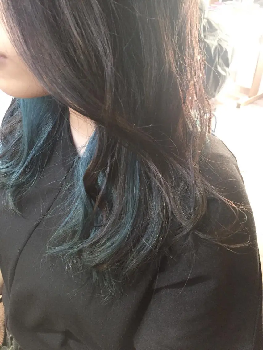 ミディアム カラー アディクシーカラー ブルーカラー インナーカラー 原宿サロン代表 デザインカラー伊藤卓のヘアスタイル