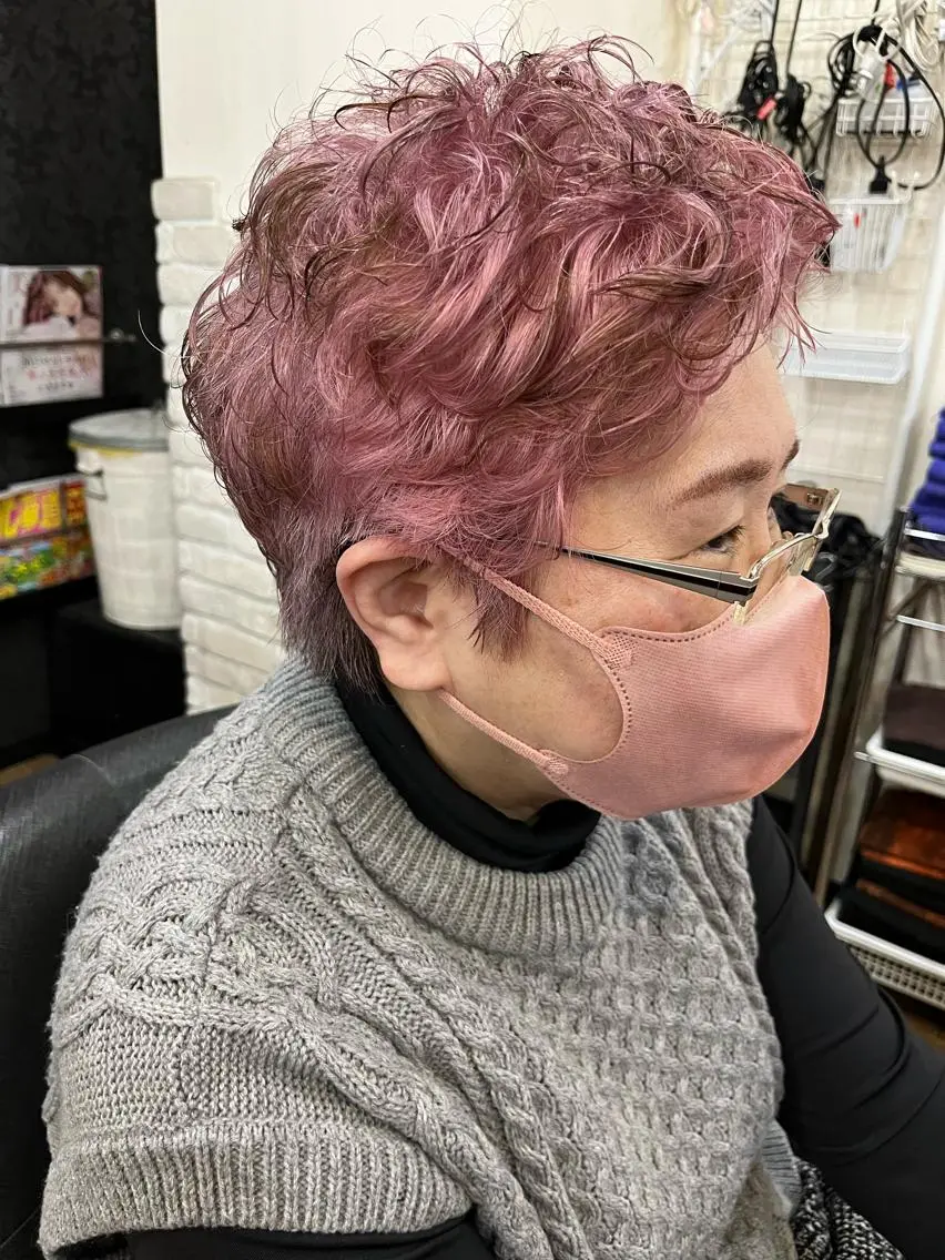 ショート カラー パーマ ピンクカラー カット ヘアカラー きむえり/髪質改善 /うねり広がり改善のヘアスタイル
