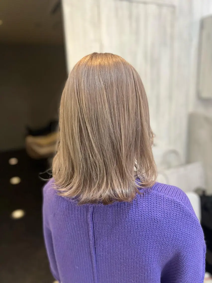 ミディアム カラー ベージュカラー ヘアカラー トリートメント ブリーチ特化 梅田本多翔のヘアスタイル