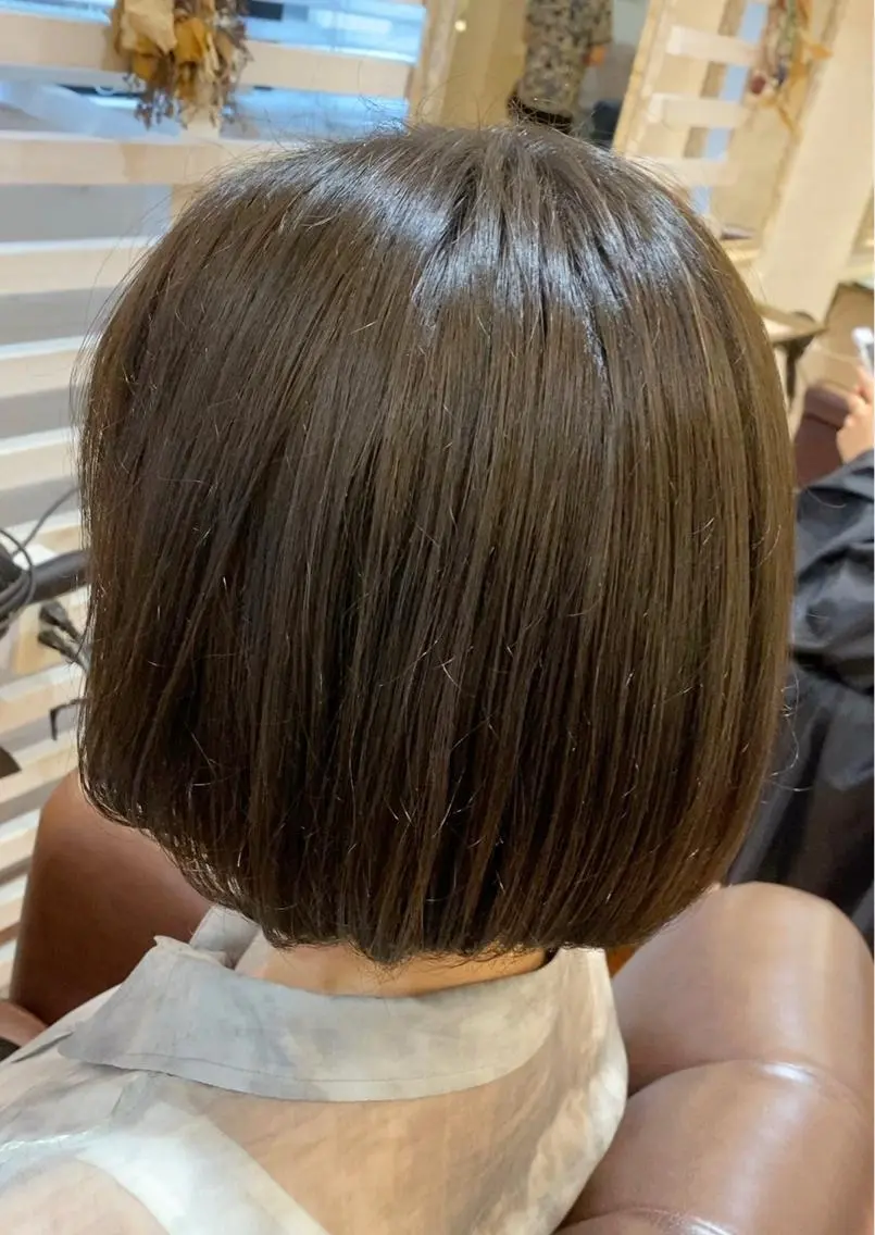 ショート カラー オリーブグレー ブリーチなし✨艶髪 カラー𓃲YAGIのヘアスタイル