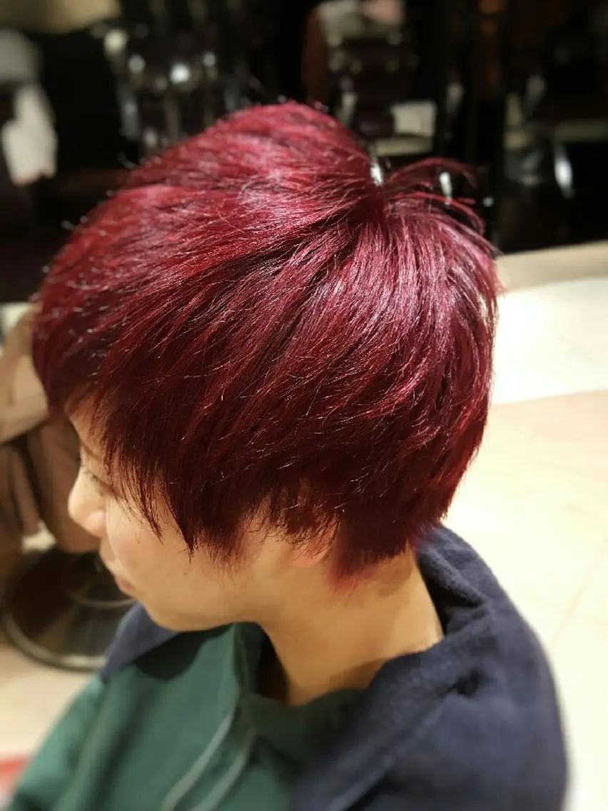 ショート カラー ブリーチ レッドカラー トリートメント 秋山 幸太のヘアスタイル