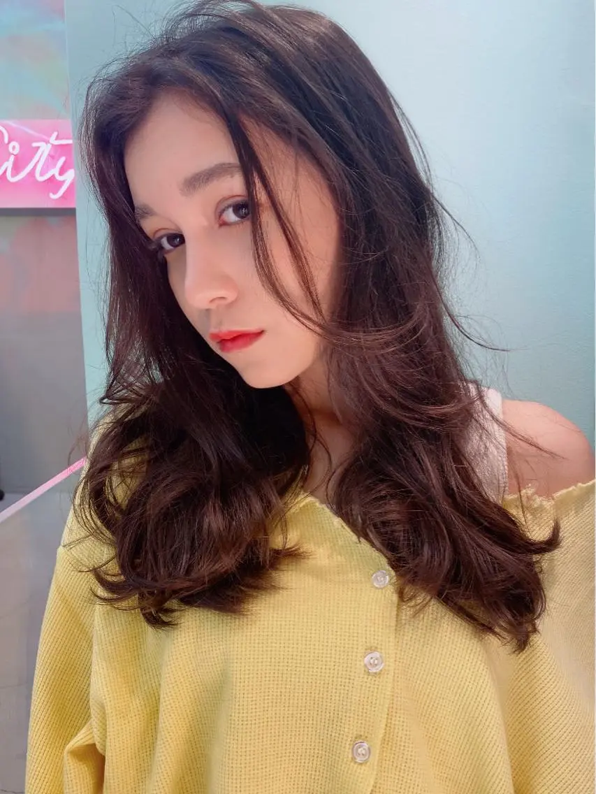 ロング カラー 岡野 静華のヘアスタイル