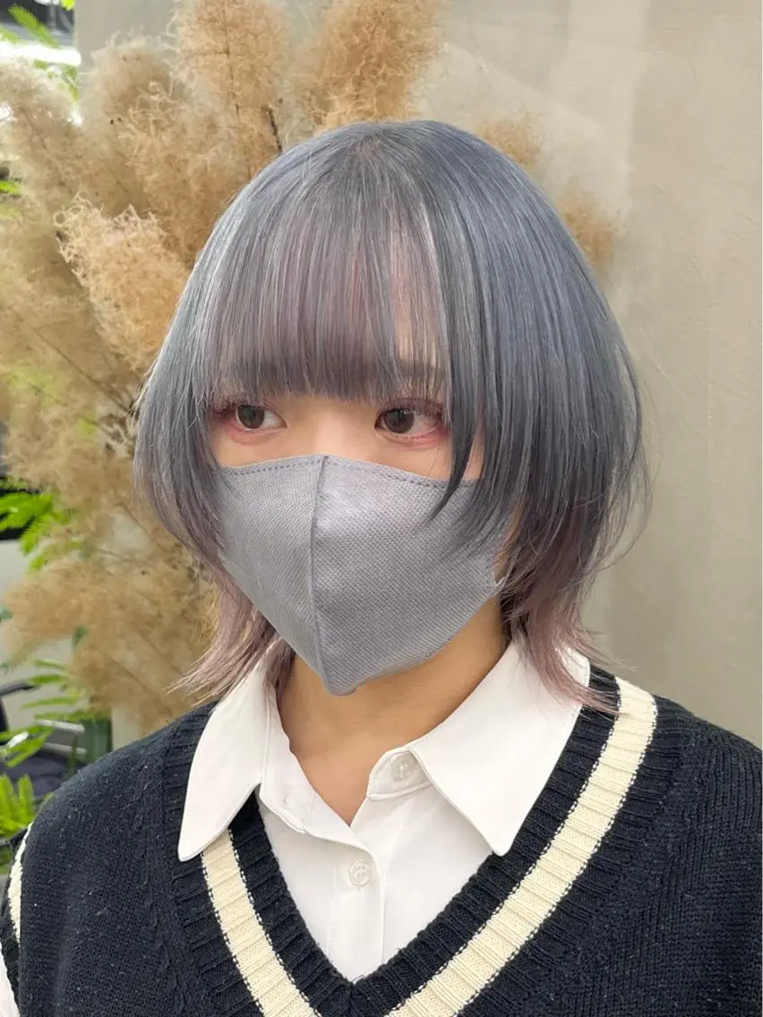 ミディアム ヘアカラー イツク ⚡️ ルーツ/ハイトーンのヘアスタイル