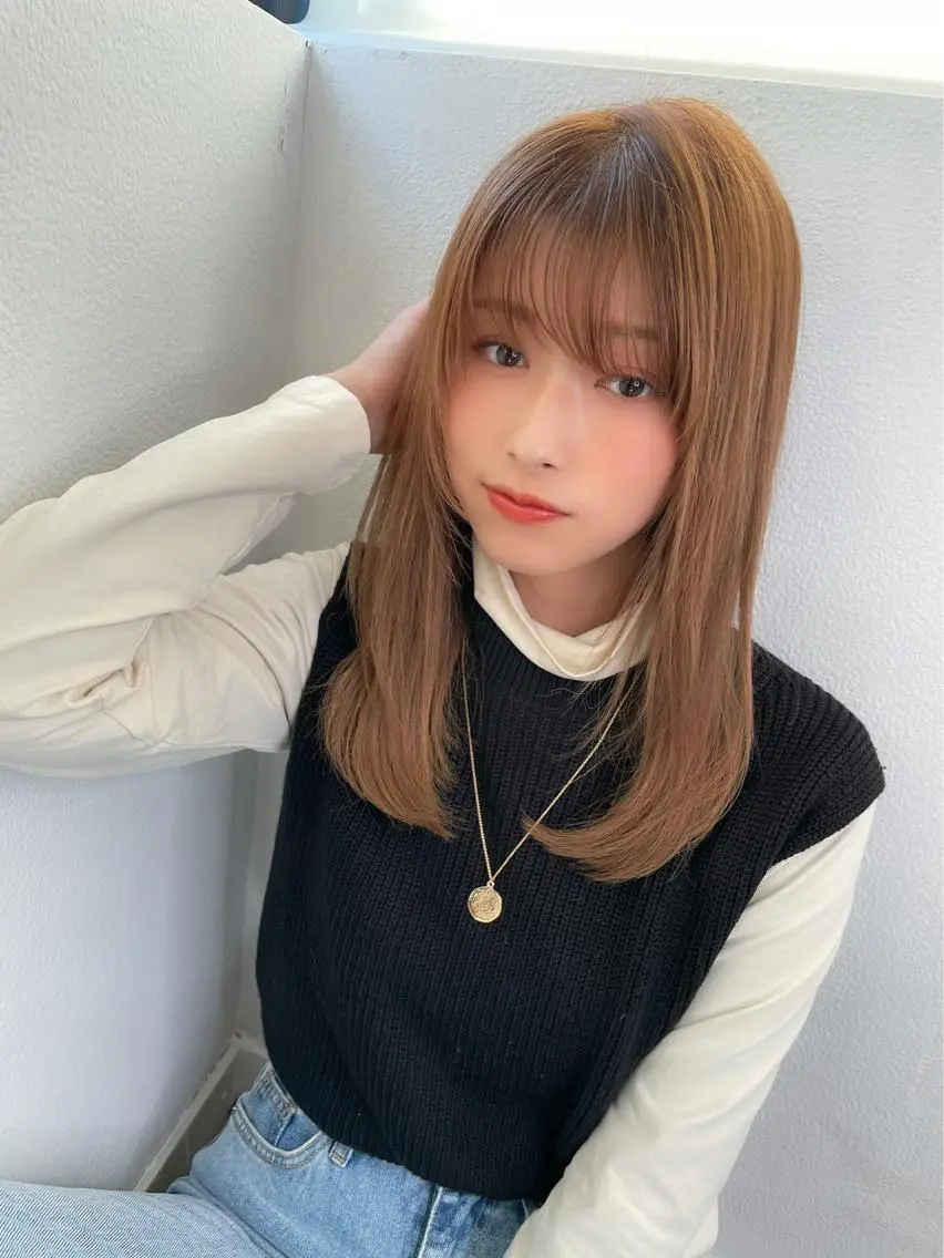 セミロング カラー 🫧艶ダブルカラー ブリーチ🫧トモヤのヘアスタイル