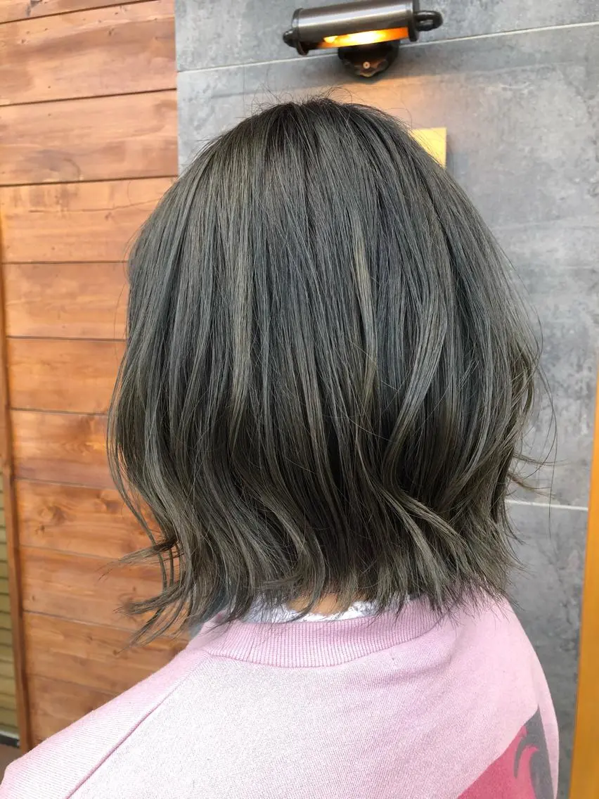 ショート カラー グレージュ カーキグレージュ 松井 竜輝のヘアスタイル
