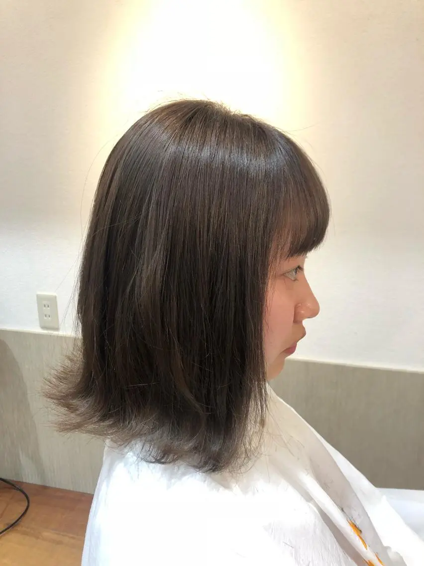 ミディアム カラー アッシュ アッシュグレー ヘアセット 谷口ゆめ/縮毛矯正/ 大人女子/眉ワックスのヘアスタイル