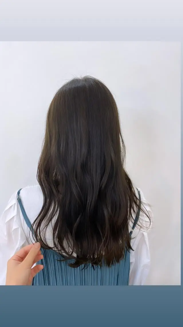 ロング 辻 友里香のヘアスタイル