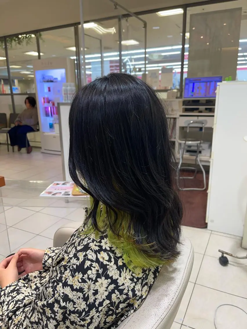 セミロング カラー 黒髪 ブルーカラー ブルーブラック カネヒラ リョウスケのヘアスタイル