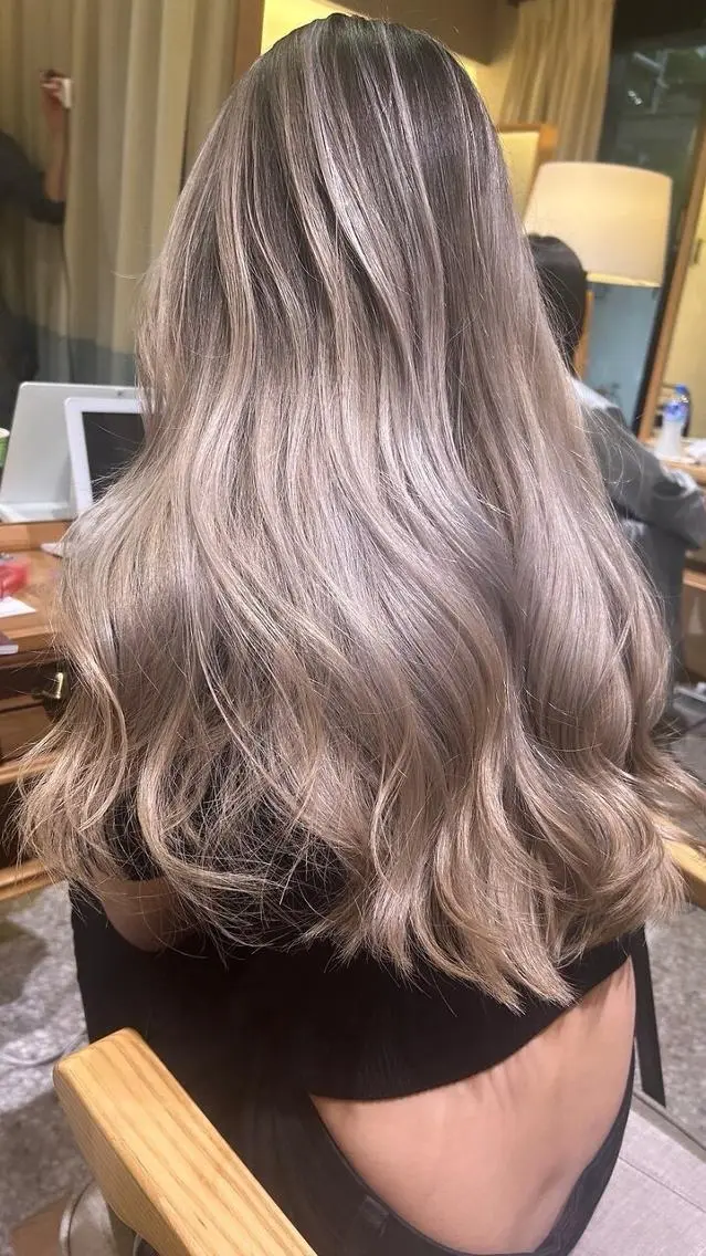ロング ハイライト 髪質改善 韓国風ヘア レイヤーカット 小顔カット TIGRE for hairのヘアスタイル