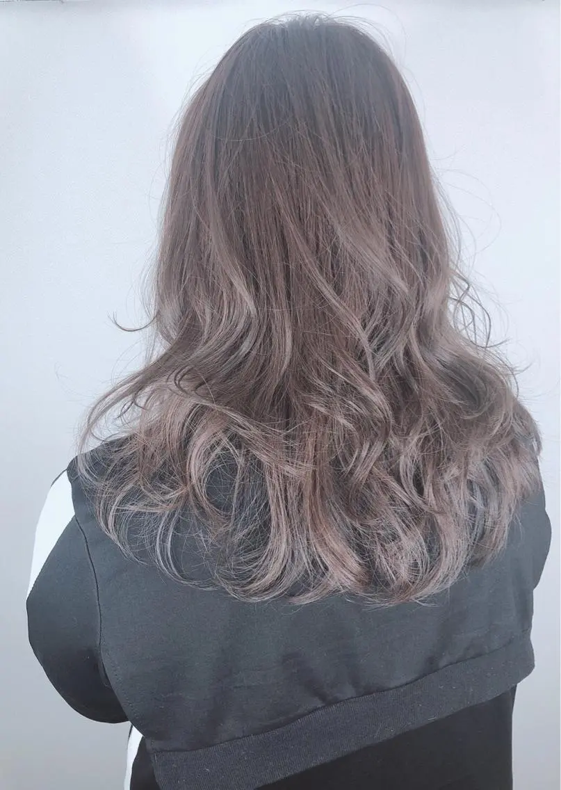 ロング ハイライト Adachi Fujikoのヘアスタイル