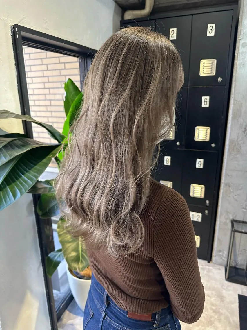 ロング カラー グレージュ ミルクティーグレージュ ヘアカラー トリートメント ヘッドスパ Akua【代表】 Kazumaのヘアスタイル
