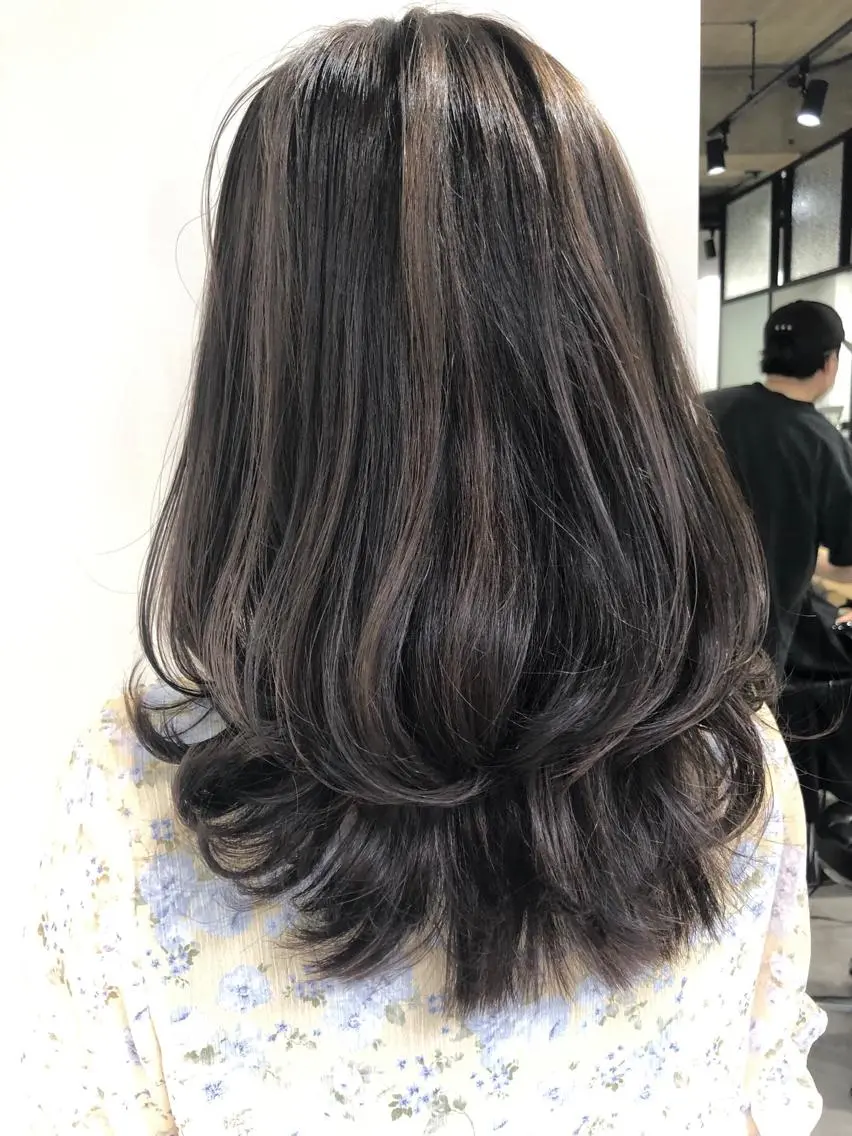 ミディアム カラー ヘアアレンジ ブリーチ ヘアカラー トリートメント 白髪ぼかしハイライト バレイヤージュヤマトのヘアスタイル
