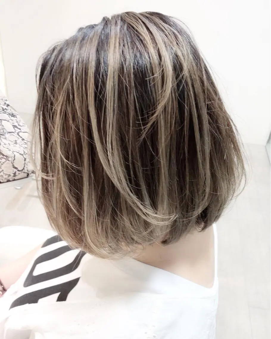 ミディアム レイヤーカット ブリーチ/髪質改善 NYNY大久保のヘアスタイル