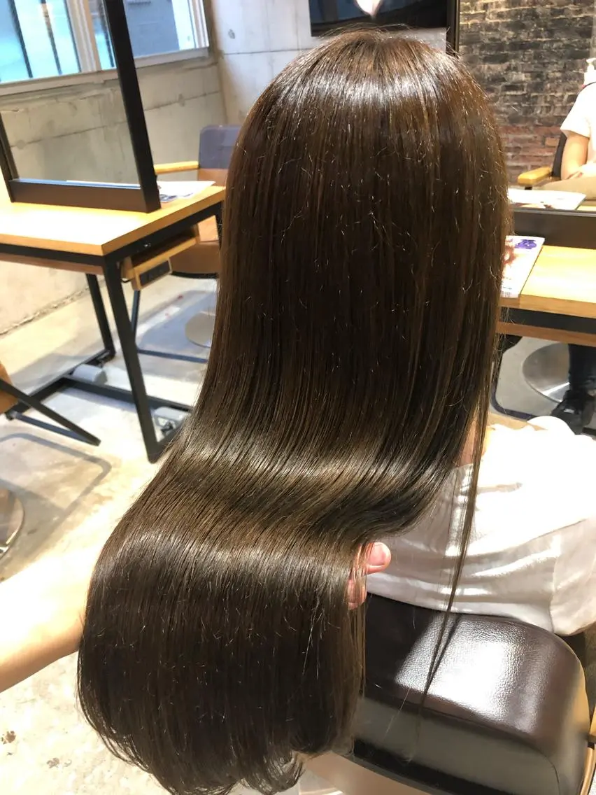 ロング カラー グレージュ カーキグレージュ 髪質改善 佐藤 高徳のヘアスタイル