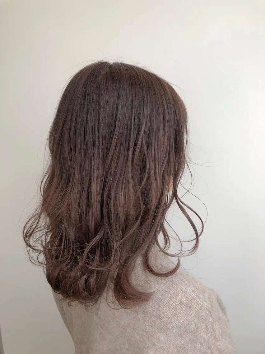 セミロング カラー ハイライトカラー ピンクカラー ハイライト 【透明感、艶髪】西村 有司のヘアスタイル