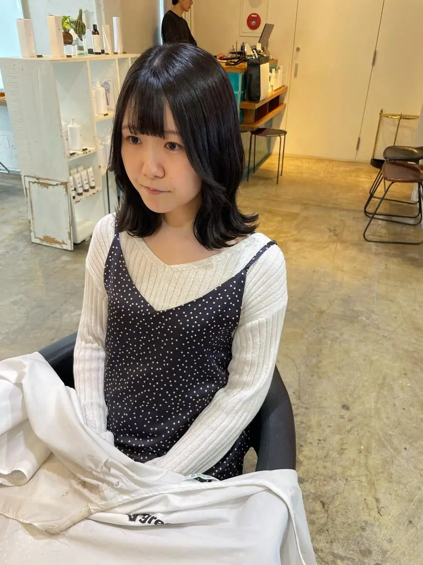 ミディアム カラー 透明感カラー MIOベージュカラー 柔らかいカラーのヘアスタイル