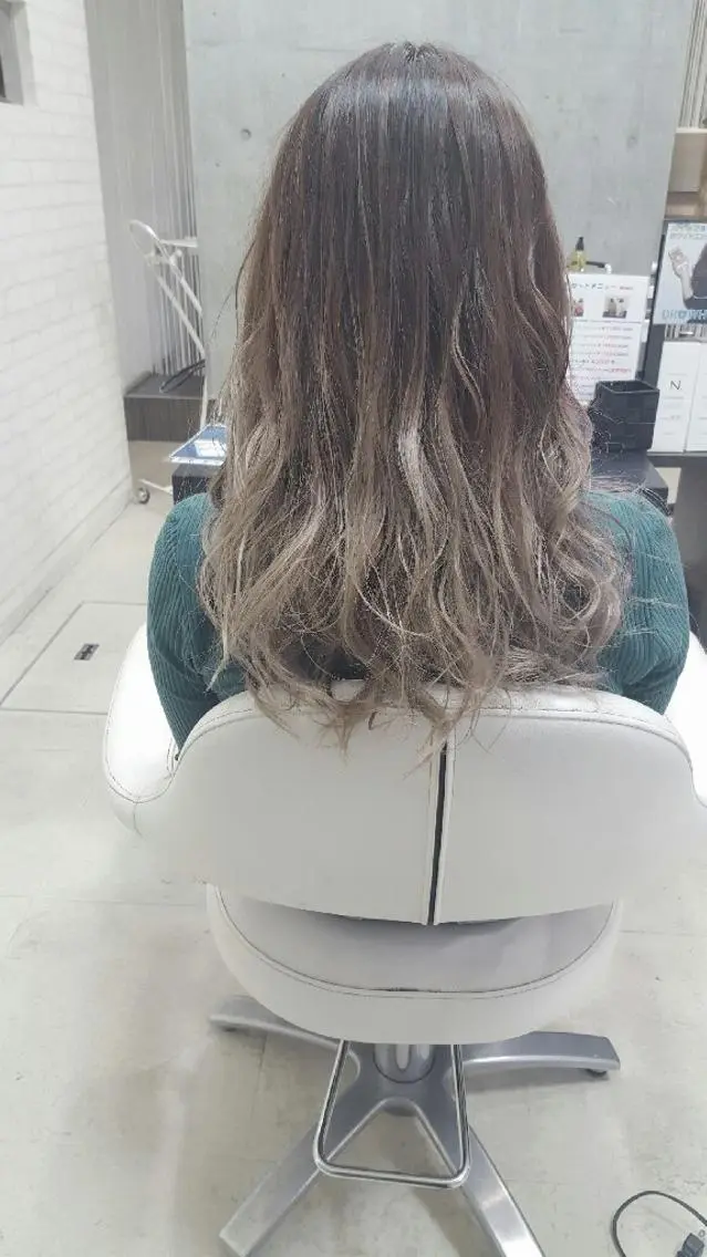 ロング アッシュ 髪質改善×レイヤー 高嶋のヘアスタイル