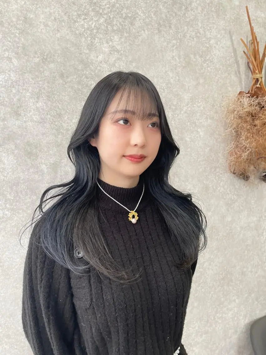 ロング カラー 黒髪 ブリーチ ブルーカラー ブルーブラック イヤリングカラー たなか りなのヘアスタイル