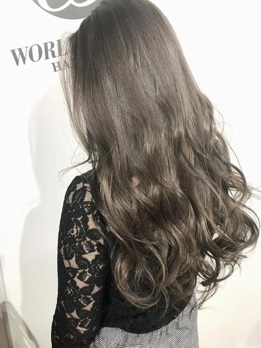 カラー グレージュ ハイライトカラー イルミナカラー 夜23時まで予約🉑 reverieあきらのヘアスタイル