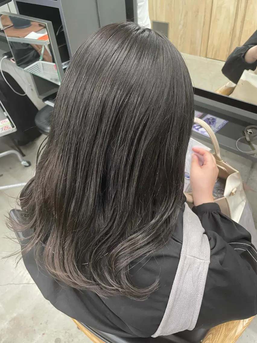 ミディアム カラー ブリーチ 髪質改善 インナーカラー 推し ブリーチ 髪質改善のヘアスタイル
