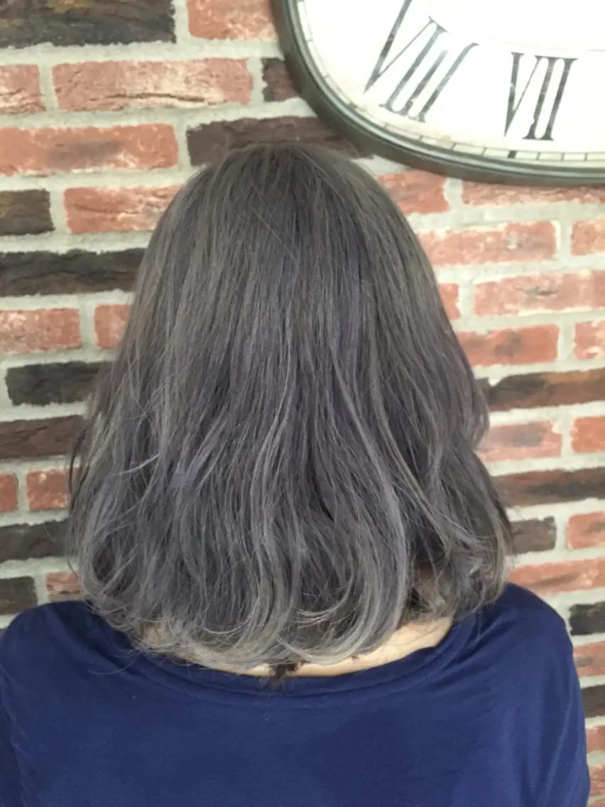 ミディアム カラー グレージュ シルバー シルバーグレージュ メンズ特化美容師 カラー専門ぺーターのヘアスタイル