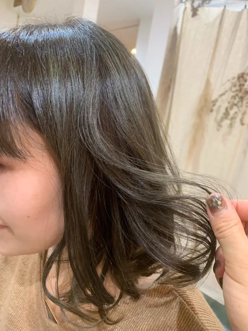 ミディアム ハイライト ヘアカラー 佐藤 美咲のヘアスタイル