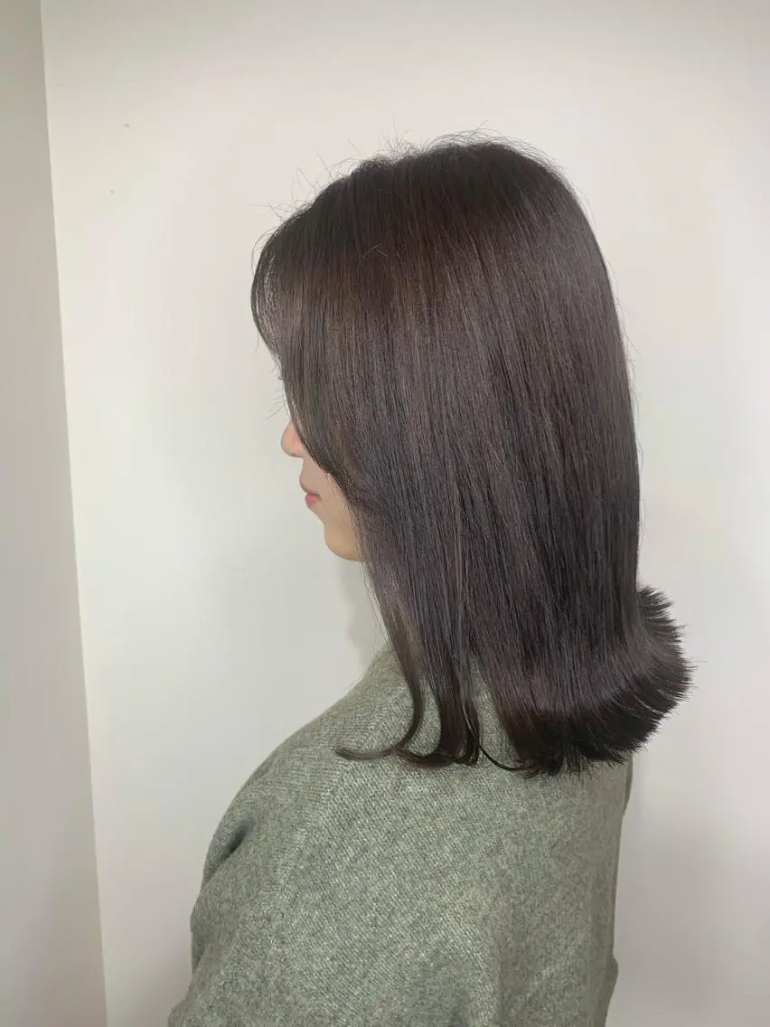 セミロング ハイライト✖️ 暗髪🤎Nahoのヘアスタイル