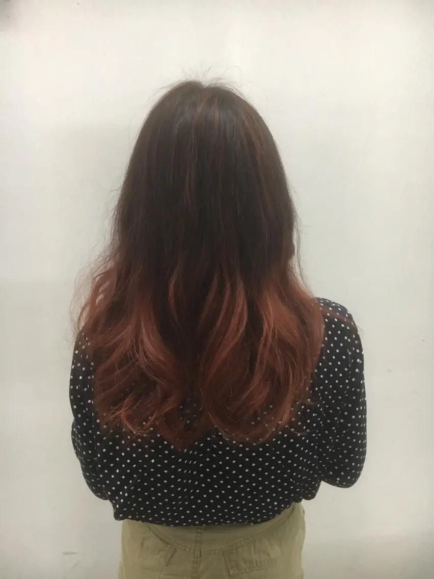 セミロング カラー アッシュ バレイヤージュ グラデーションカラー ハイライトカラー ピンクカラー 東條 克義のヘアスタイル