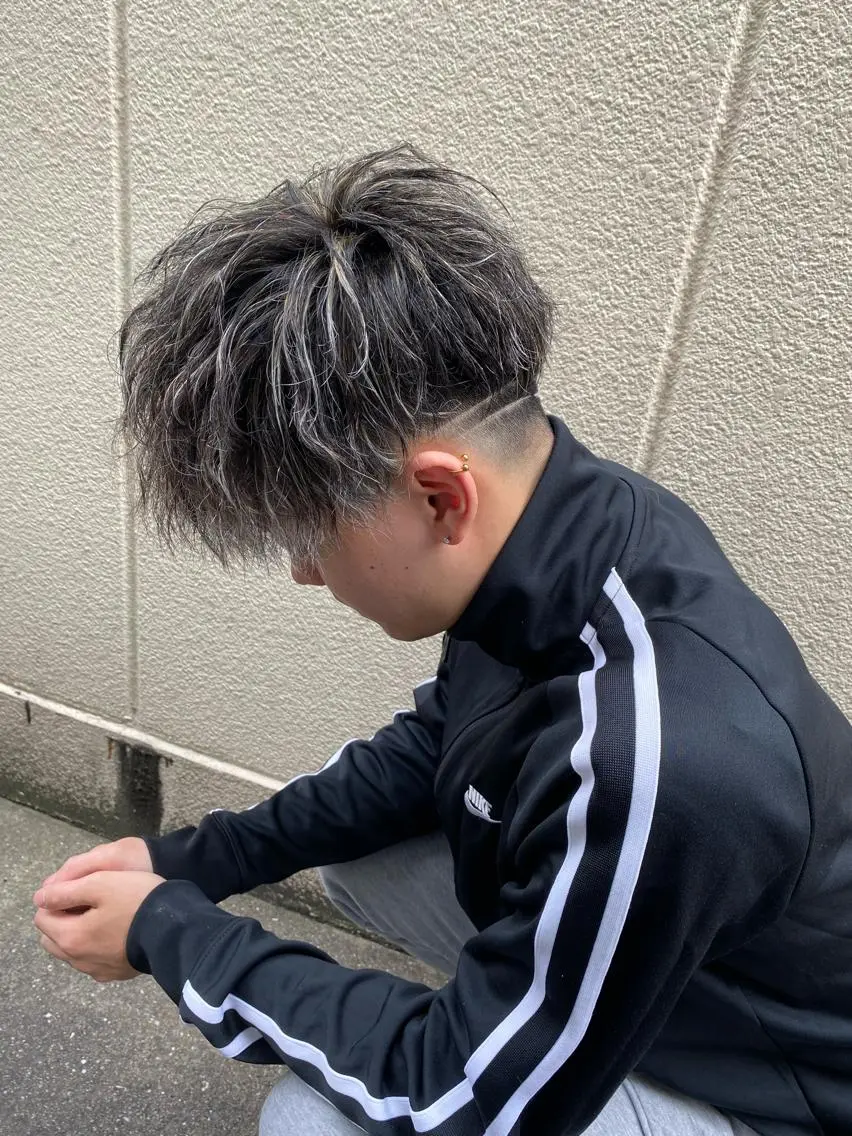 ミディアム カラー メッシュ シルバー ホワイトシルバー ★SEIGA ★のヘアスタイル