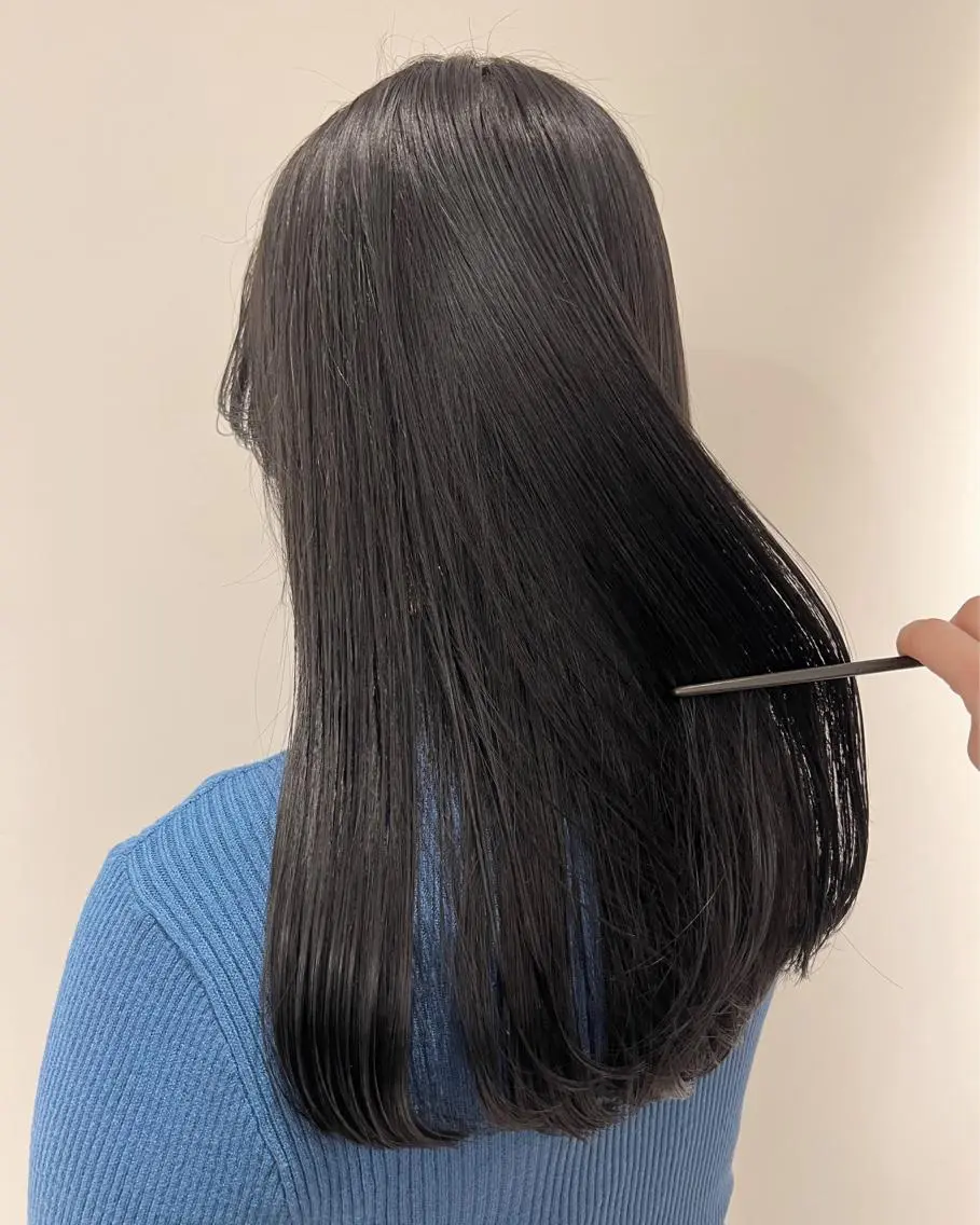 ロング カラー ヘアアレンジ 黒髪 ブルーカラー ブルーブラック ダークグレー 暗髪カラー🫐パーマ おくだりんかのヘアスタイル