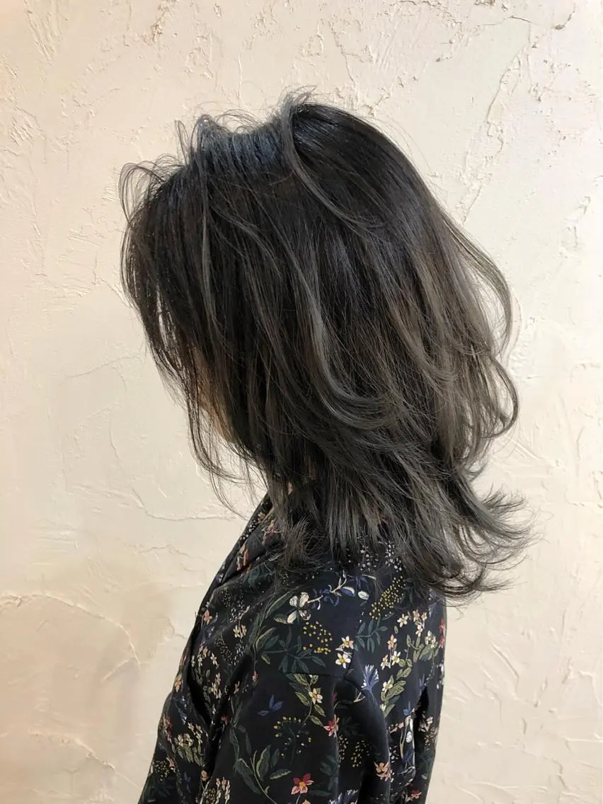 ミディアム ウルフカット カット ヘアカラー 韓国レイヤー外国人風 透明感カラー髪質改善のヘアスタイル