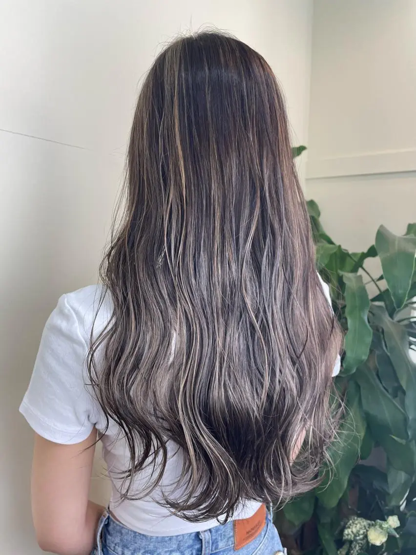 カラー バレイヤージュ ブリーチ ケアブリーチ ダブルカラー イヤリングカラー 戸川 紗良のヘアスタイル