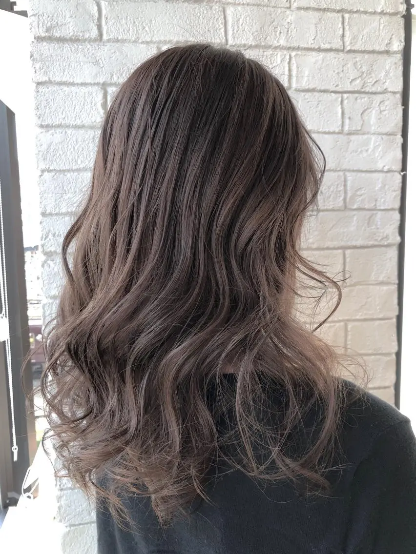 セミロング カラー ブリーチ ケアブリーチ グレージュ ミルクティーグレージュ 【透明感、艶髪】西村 有司のヘアスタイル