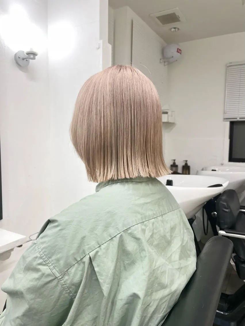 ショート カラー ベージュカラー ホワイトベージュ ヘアカラー トリートメント ヘアセット ハイトーン×レイヤー /遠藤将太のヘアスタイル