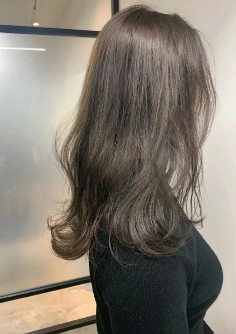 ロング カラー 艶髪/オリーブ系/ 肌が綺麗に見えるお色のヘアスタイル
