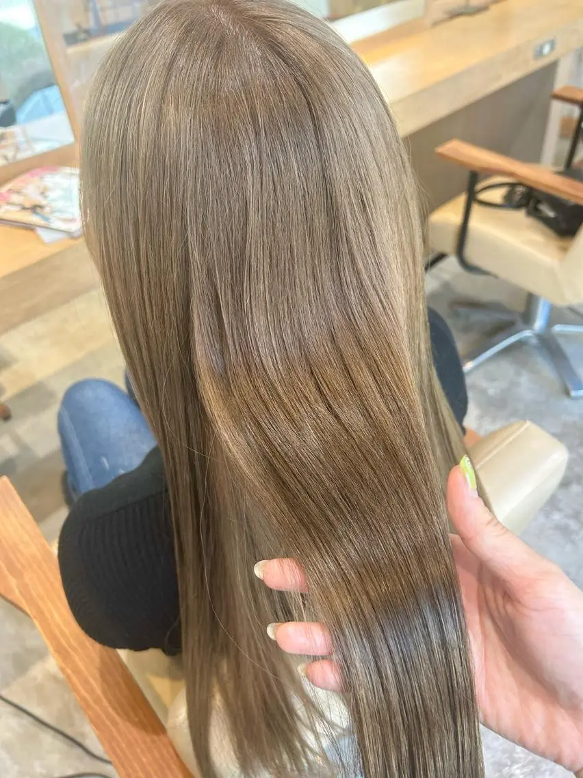 ロング カラー 浅倉栞 /透明感カラーのヘアスタイル