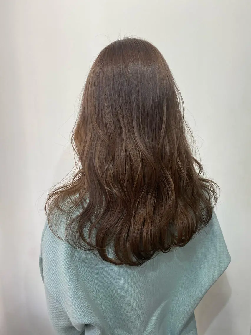 セミロング カラー 髪質改善サロン🫧 戎谷栞菜のヘアスタイル