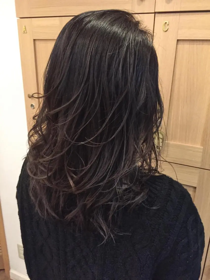 ロング カラー ダークグレー ダークグレージュ グレージュ ハイライトカラー ハイライト カット ヘアカラー 縮毛矯正 トリートメント ヘアセット カラー特化サロン大阪 ルービック江坂/新城のヘアスタイル