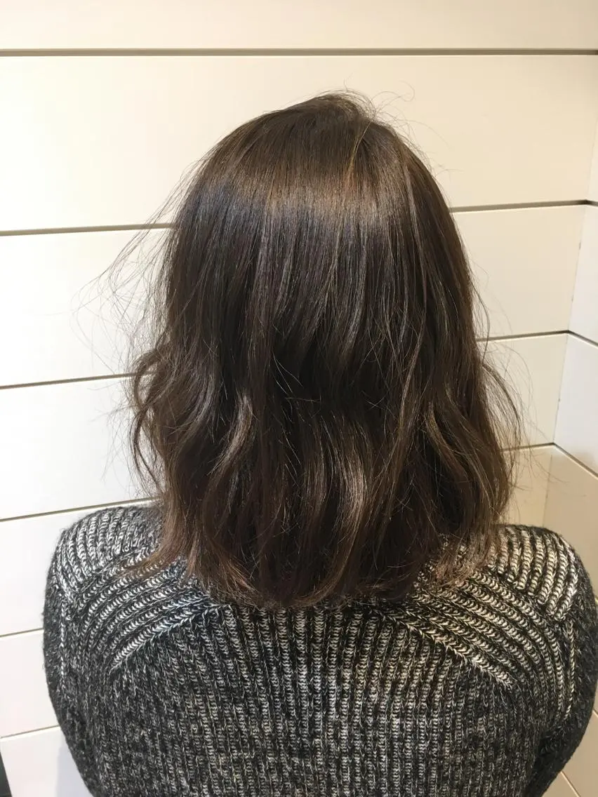ミディアム カラー アッシュ ブルーカラー ブルーアッシュ 鍵山 千秋のヘアスタイル