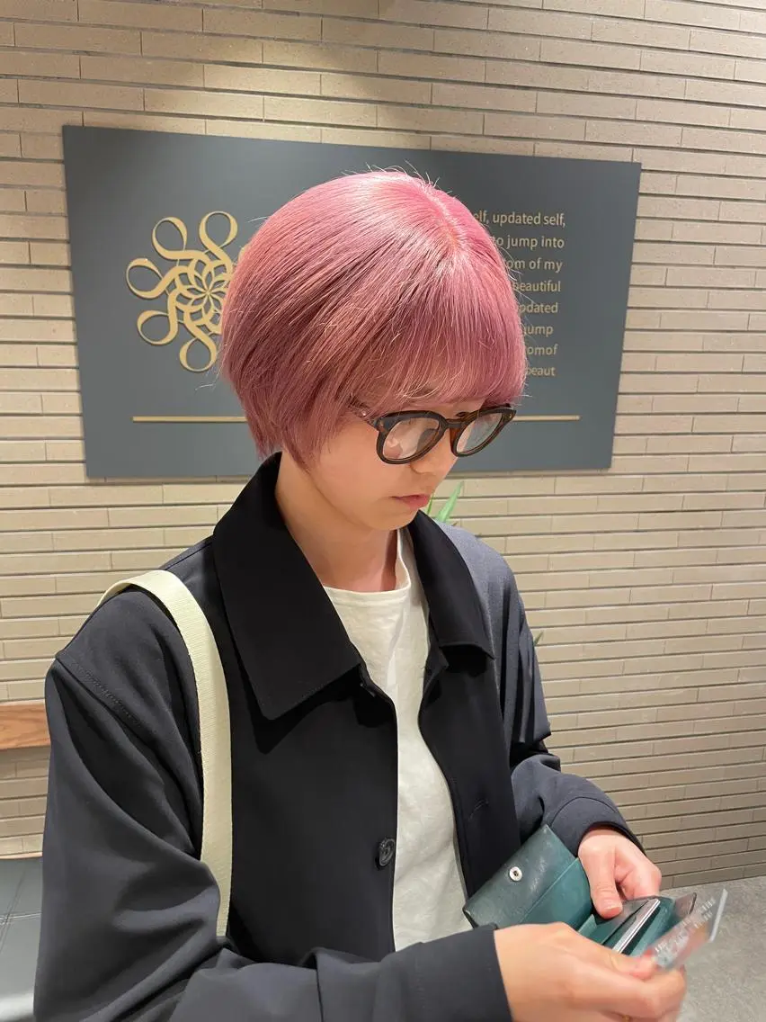 ショート カラー バレイヤージュ ブリーチ 透明感カラー ダブルカラー グレージュ ハイトーン×髪質改善 KENTAのヘアスタイル