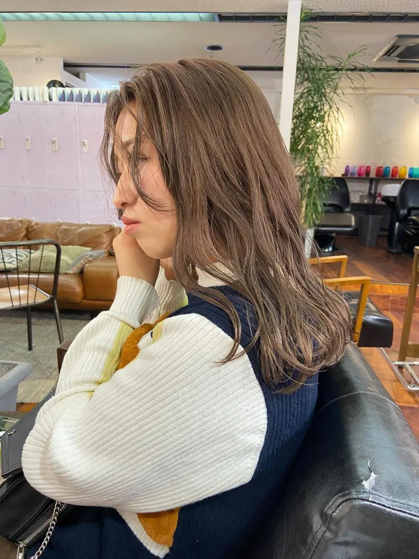 セミロング カラー アッシュ ベージュカラー ケアカラー 透明感カラー ハイライトカラー ヘアカラー トリートメント 岡本康平/ボブ/ブリ ーチ/酸性ストレートのヘアスタイル